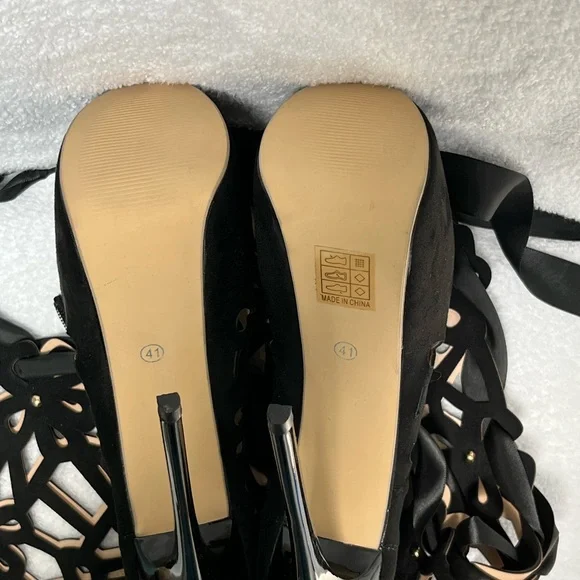 SOLD SOLD SOLD SOLD SOLD SOLD
Black Leather Lace Up Women's Stiletto Boots - Picture 7 of 11